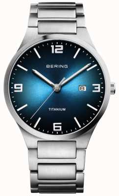Bering Reloj de hombre con esfera azul de titanio cepillado 15240-777